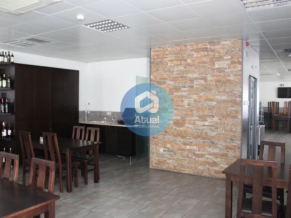 Loja para Arrendamento em Caldas de Vizela (São Miguel e São João) Foto 13