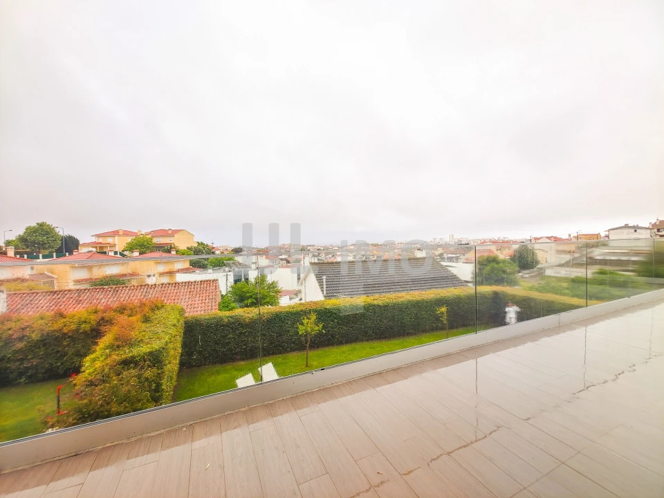 Moradia T5 para Venda em Alcabideche Foto 24