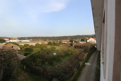 Moradia T18 para Venda em Parceiros e Azoia