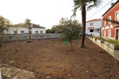 Moradia T18 para Venda em Parceiros e Azoia