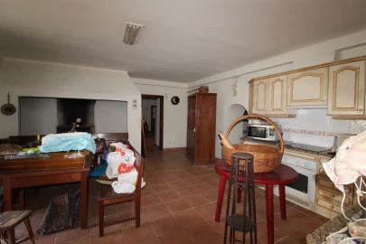 Moradia T18 para Venda em Parceiros e Azoia