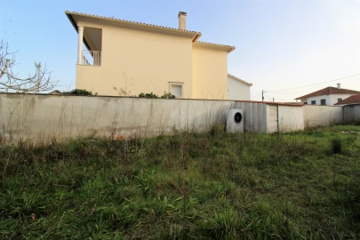 Moradia T18 para Venda em Parceiros e Azoia