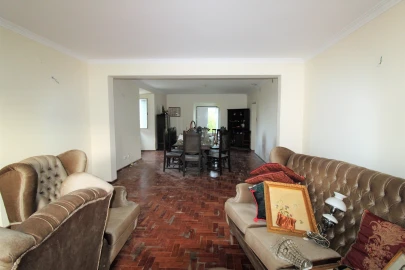 Moradia T18 para Venda em Parceiros e Azoia