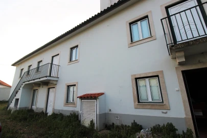 Moradia T18 para Venda em Parceiros e Azoia