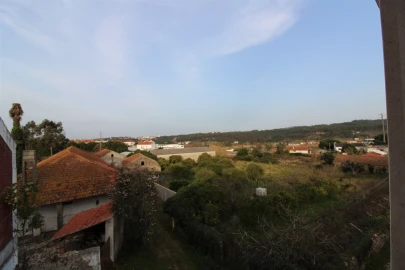 Moradia T18 para Venda em Parceiros e Azoia