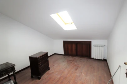 Moradia T18 para Venda em Parceiros e Azoia