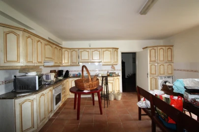 Moradia T18 para Venda em Parceiros e Azoia