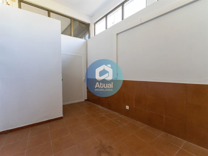 Armazém para Arrendamento em Moreira de Conegos Foto 10