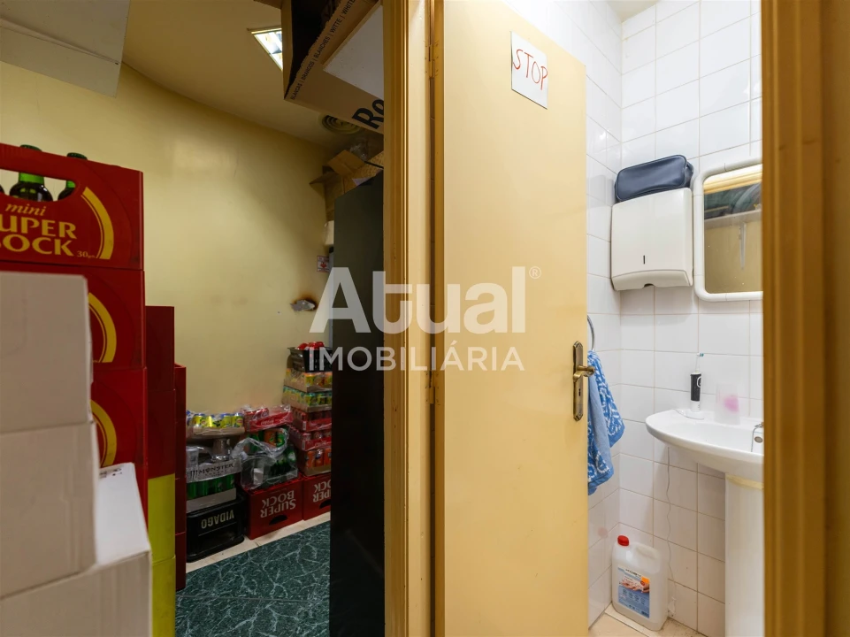 Loja para Trespasse em Moreira de Conegos Foto 23