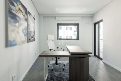 Apartamento T3 para Venda em Quelfes