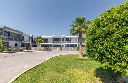 Moradia T4 para Venda em Albufeira e Olhos de Água