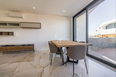 Moradia T4 para Venda em Albufeira e Olhos de Água