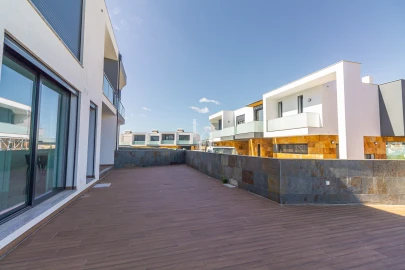 Moradia T4 para Venda em Albufeira e Olhos de Água