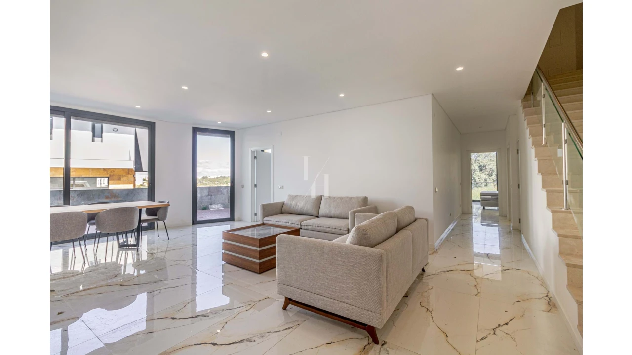 Moradia T4 para Venda em Albufeira e Olhos de Água Foto 1