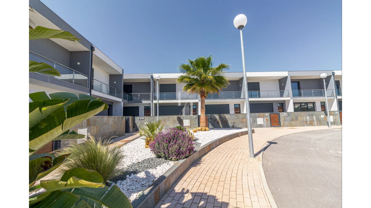 Moradia T4 para Venda em Albufeira e Olhos de Água Foto 2