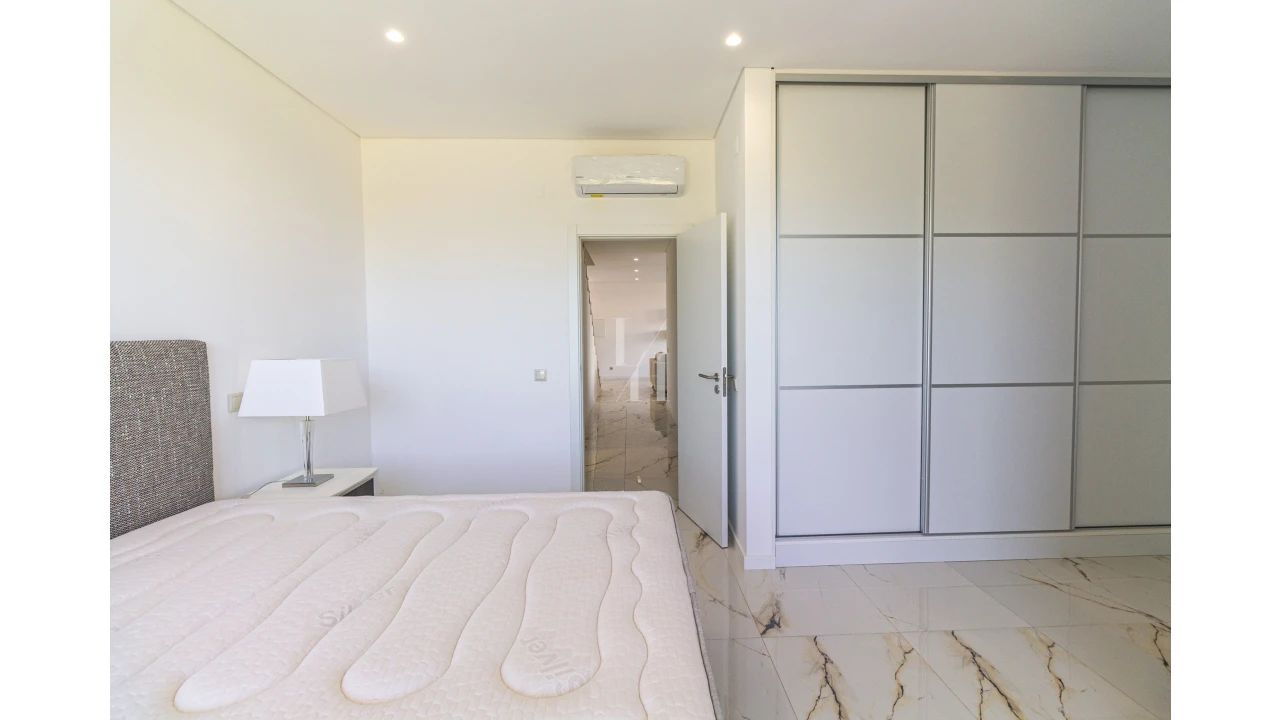 Moradia T4 para Venda em Albufeira e Olhos de Água Foto 16