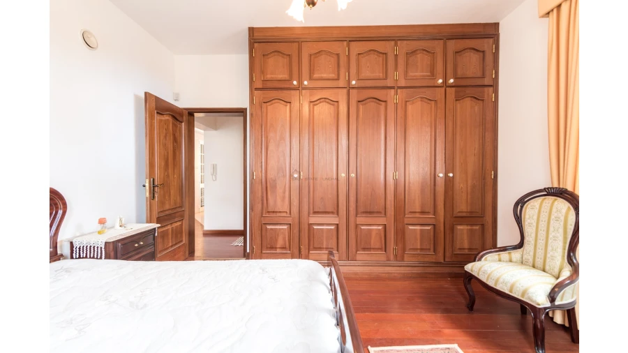 Moradia T1 para Venda em Camacha Foto 19