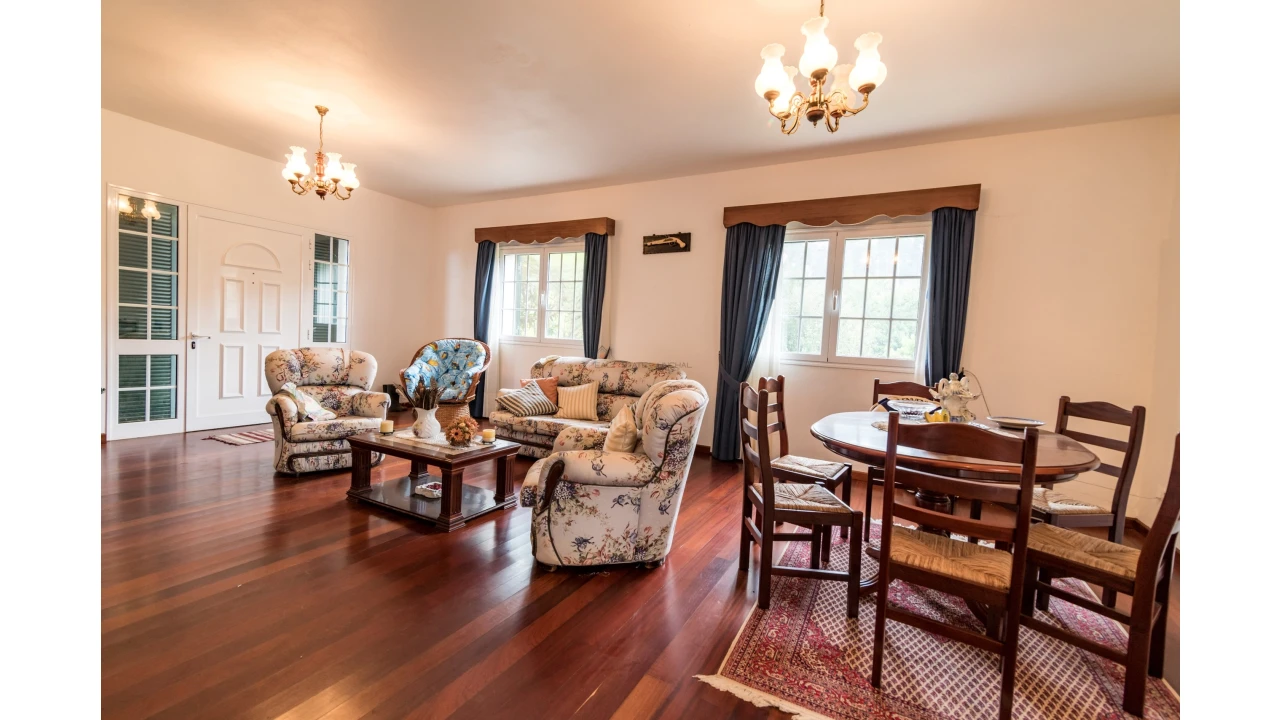 Moradia T1 para Venda em Camacha Foto 8