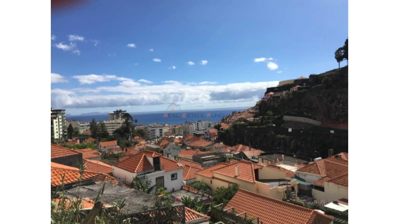 Terreno para Venda em Funchal (Santa Luzia) Foto 1