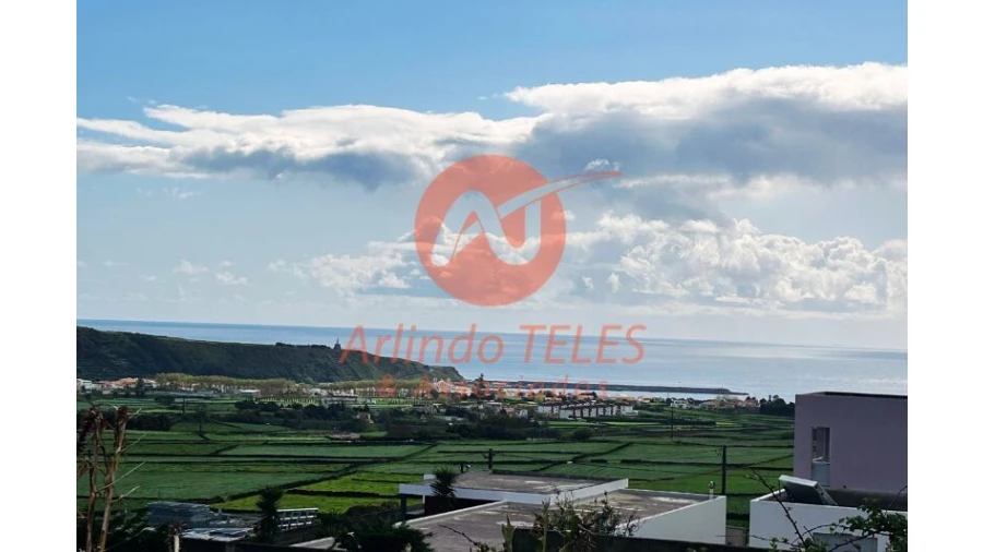 Terreno para Venda em Praia da Vitoria (Santa Cruz) Foto 1