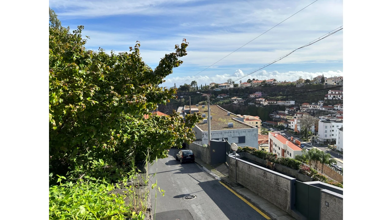 Terreno para Venda em Funchal (Santa Luzia) Foto 1