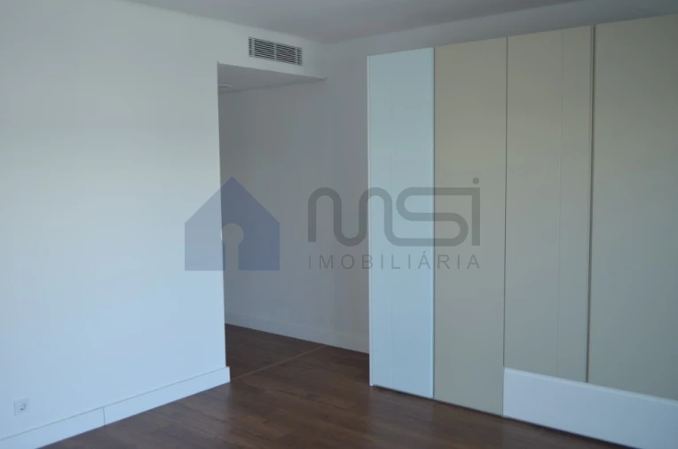 Apartamento T1 para Arrendamento em Madalena Foto 12