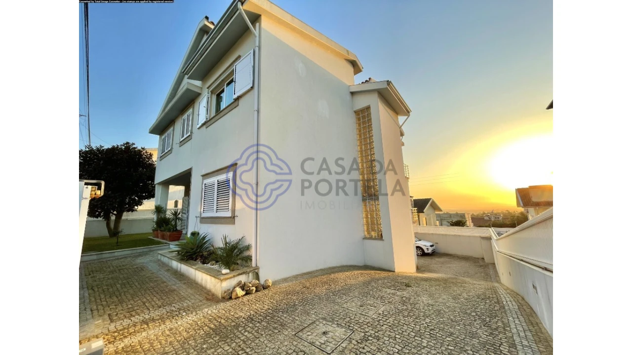 Moradia T4 para Venda em Vila de Cucujães Foto 1