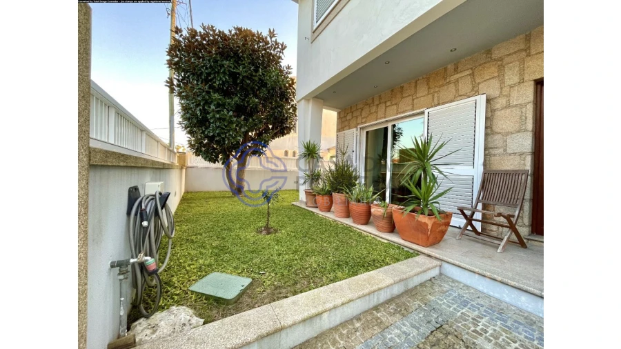 Moradia T4 para Venda em Vila de Cucujães Foto 2