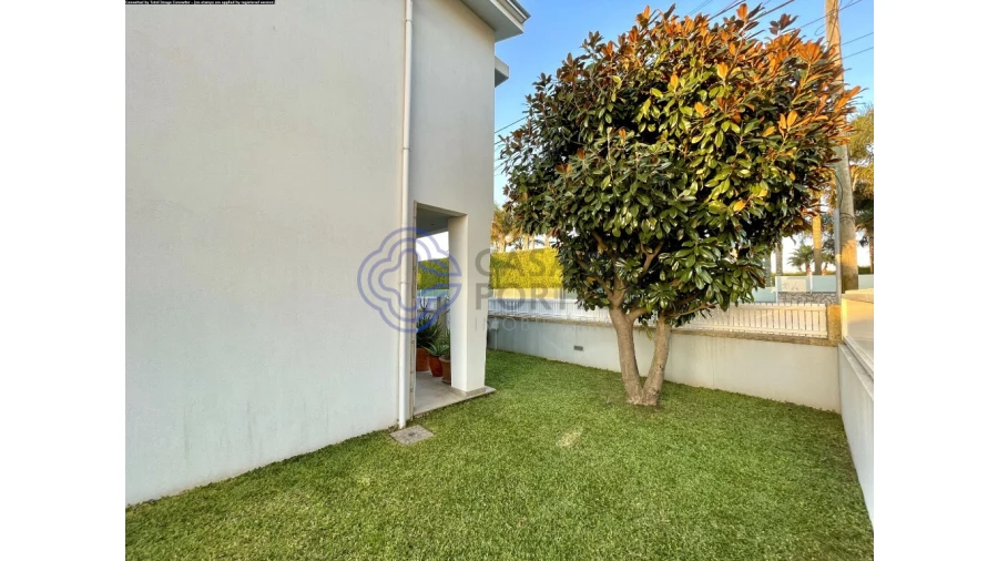 Moradia T4 para Venda em Vila de Cucujães Foto 3