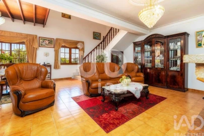 Moradia T4 para Venda em Loule (São Sebastião)