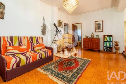 Moradia T4 para Venda em Loule (São Sebastião)