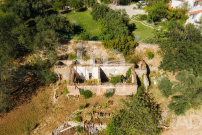Moradia T4 para Venda em Loule (São Sebastião)
