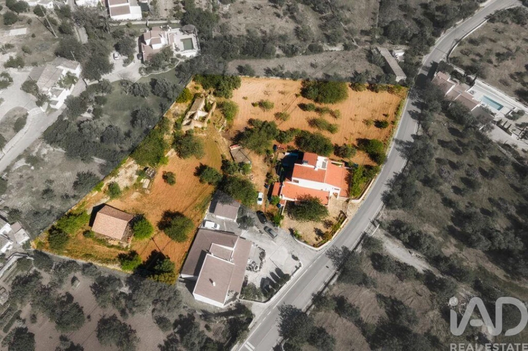 Moradia T4 para Venda em Loule (São Sebastião) Foto 1