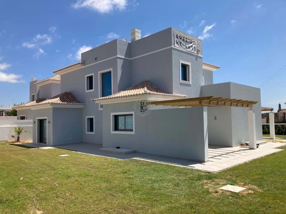 Moradia T4 para Venda em Almancil Foto 7