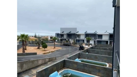 Moradia T4 para Venda em Albufeira e Olhos de Água