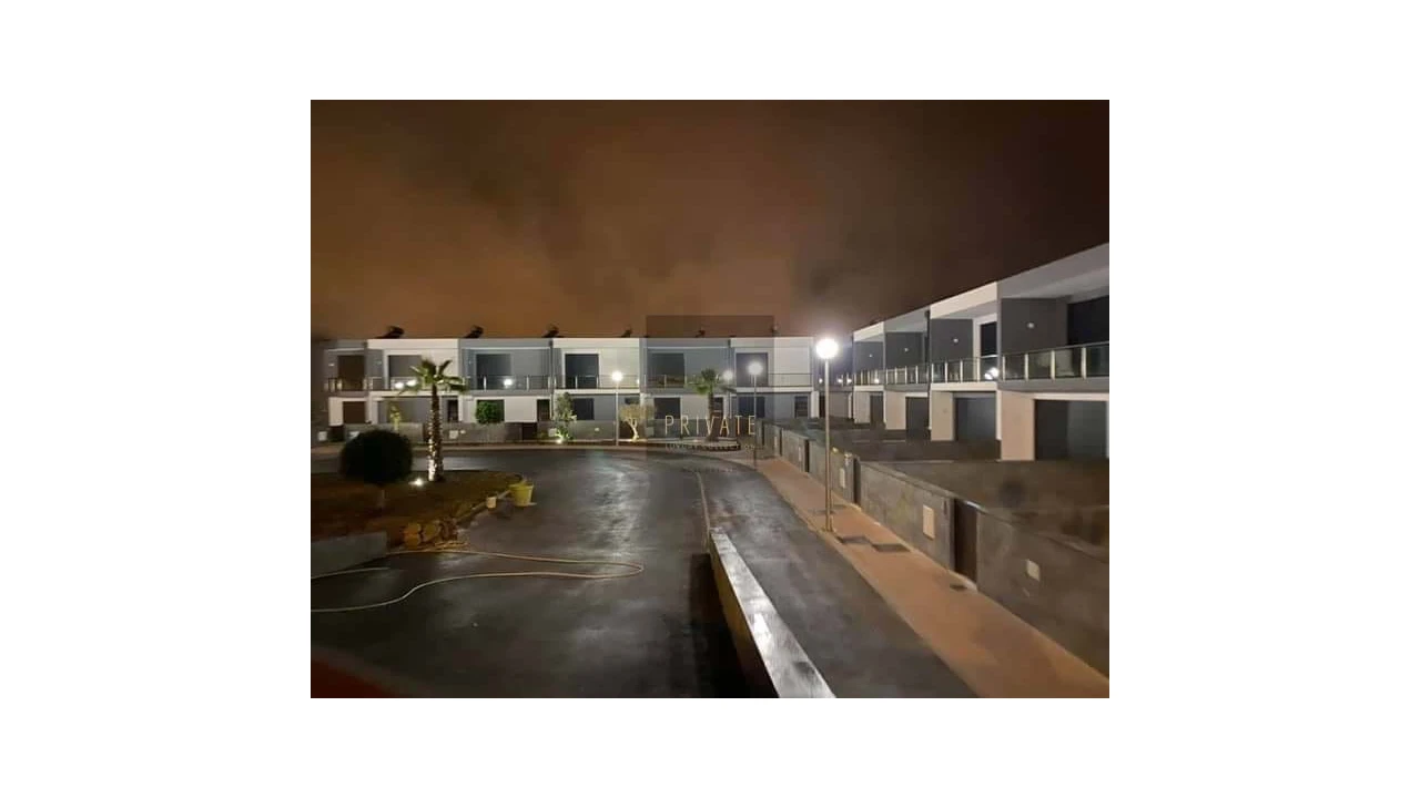 Moradia T4 para Venda em Albufeira e Olhos de Água Foto 1