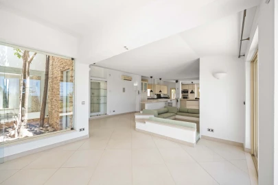 Moradia T4 para Venda em Santa Barbara de Nexe