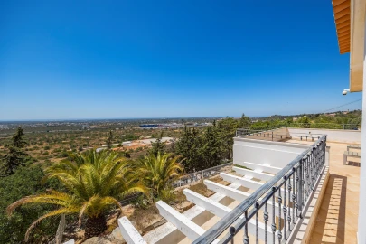 Moradia T4 para Venda em Santa Barbara de Nexe