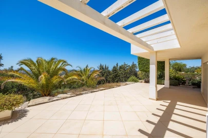 Moradia T4 para Venda em Santa Barbara de Nexe