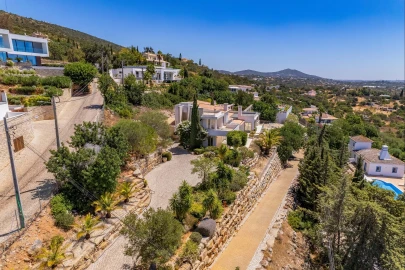 Moradia T4 para Venda em Santa Barbara de Nexe