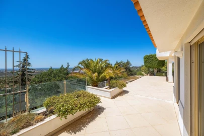 Moradia T4 para Venda em Santa Barbara de Nexe