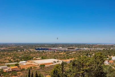 Moradia T4 para Venda em Santa Barbara de Nexe