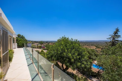 Moradia T4 para Venda em Santa Barbara de Nexe