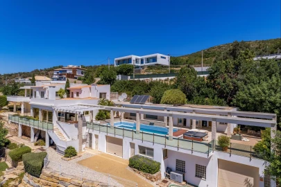 Moradia T4 para Venda em Santa Barbara de Nexe