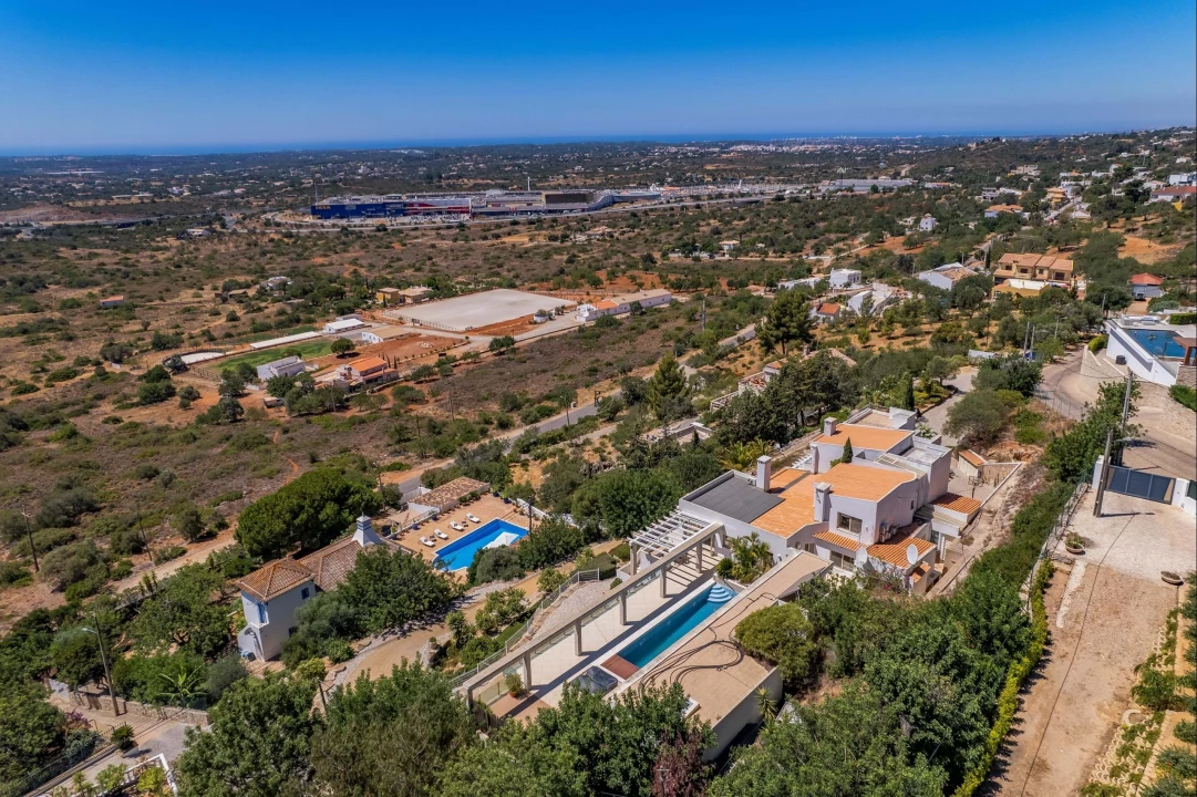 Moradia T4 para Venda em Santa Barbara de Nexe Foto 85