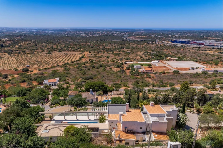 Moradia T4 para Venda em Santa Barbara de Nexe Foto 86