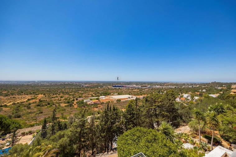 Moradia T4 para Venda em Santa Barbara de Nexe Foto 44