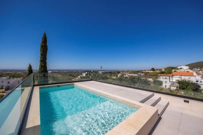 Moradia T3 para Venda em Santa Barbara de Nexe