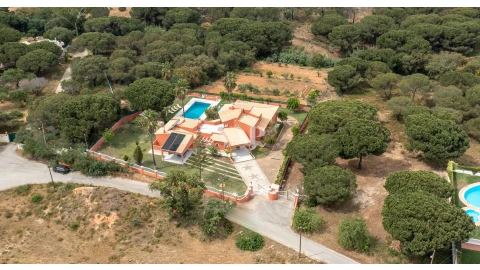 Moradia T5 para Venda em Albufeira e Olhos de Água