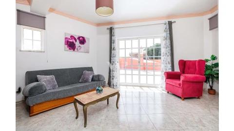 Moradia T5 para Venda em Albufeira e Olhos de Água